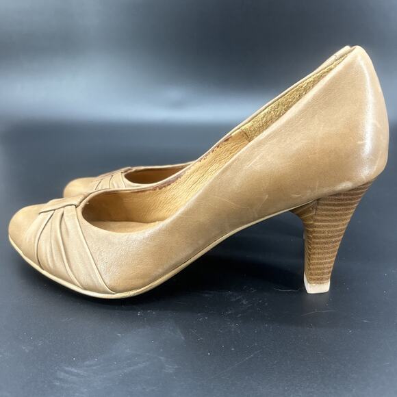 Sofft Womens 8.5M Tan Leather Pump Stacked Heel Pleated Front Office Secretary - Picture 4 of 8